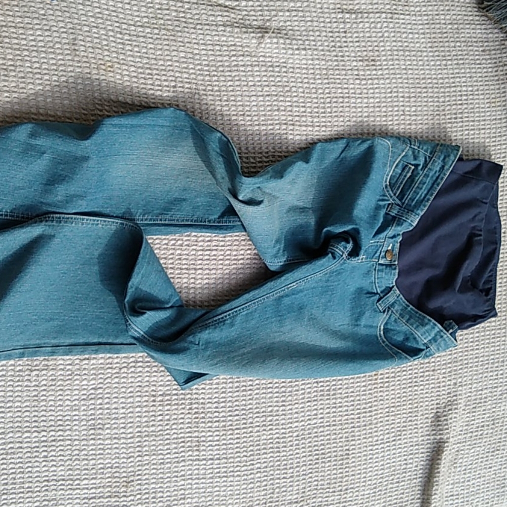 New maternity jeans size 10